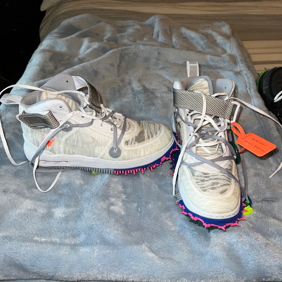 **OFF WHITE SIZE 7 MINT CONDITION - Picture 1 of 2